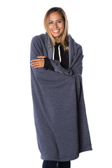 INDBKTSB Special Blend 6'6" Stadium Blanket in color Midnight Heather on the shoulders of a girl.
